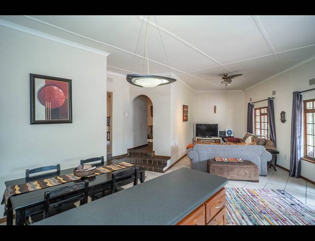 3 BEDROOM FREEHOLD SOLD IN BEVERLEY HILLS